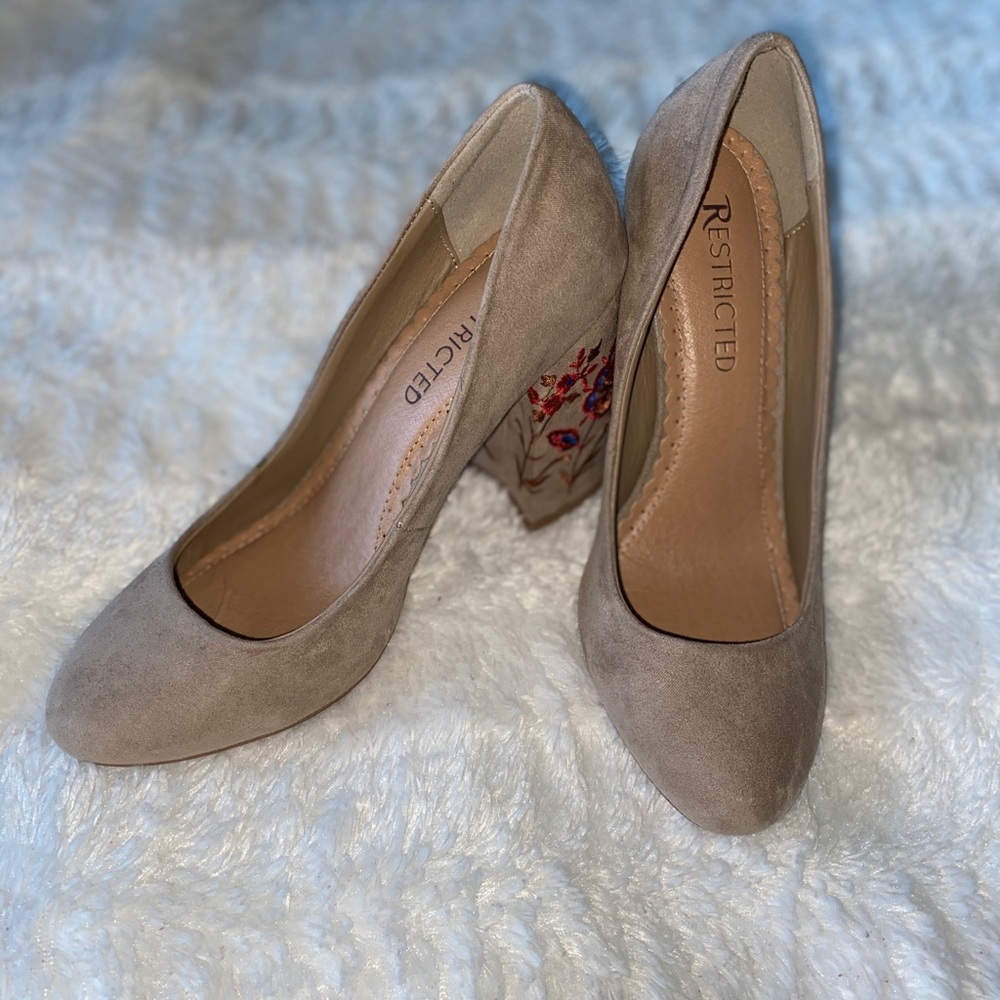 RESTRICTED Floral Embroidered Block Pump S…